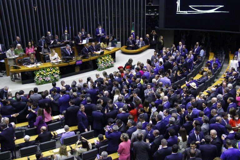 Bloco com 20 partidos e 496 deputados é formado para disputar a presidência da Câmara