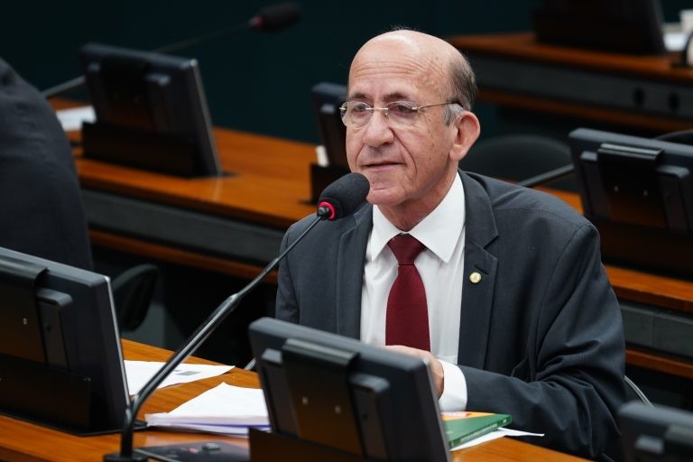 Projeto concede ao trabalhador 2 dias de folga por ano para comparecer à escola do filho