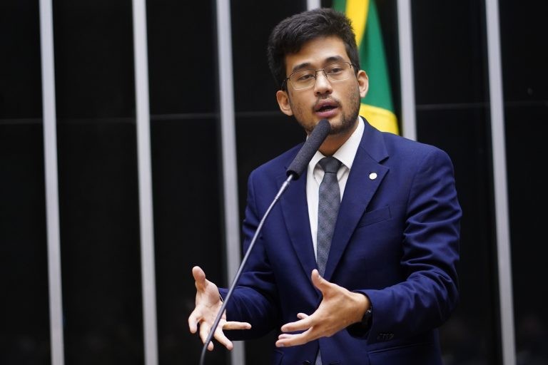 Projeto veda adoção de moeda única com outros países