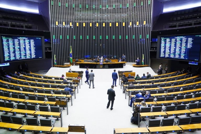 Câmara aprova criação de comissão externa para acompanhar obras públicas paralisadas