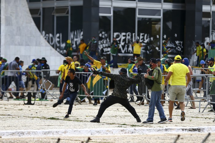 PGR denuncia mais 100 pessoas por atos golpistas em 8 de janeiro