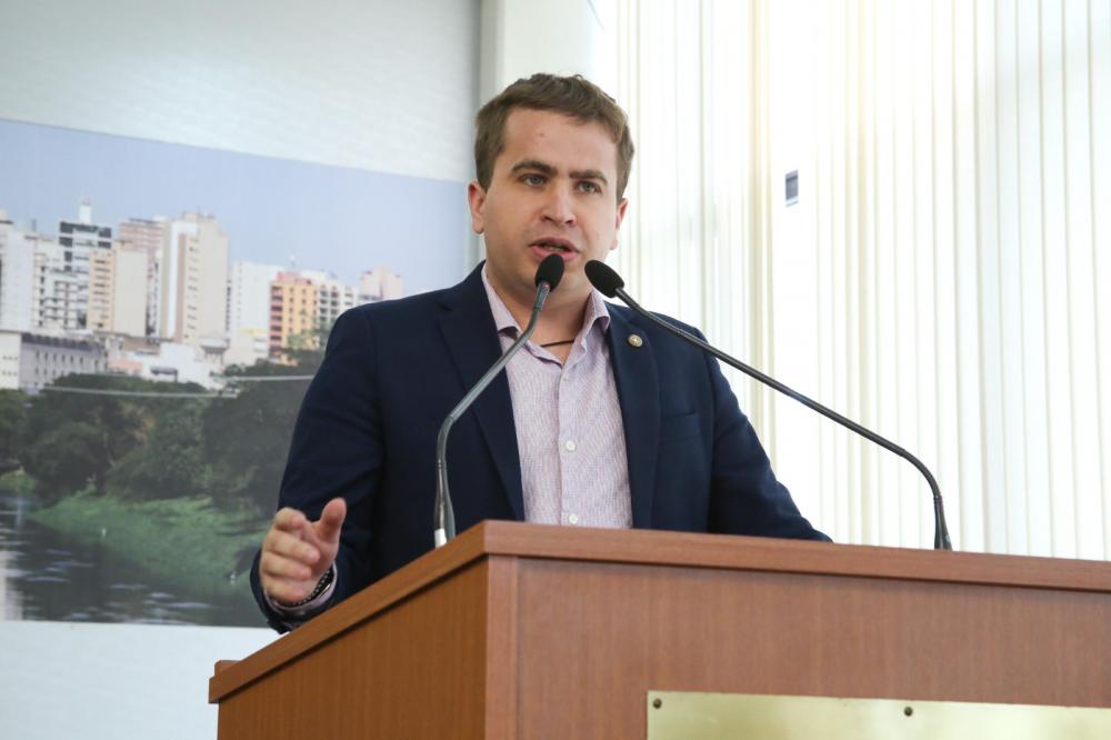 Vereador exige que Prefeitura informe sobre distribuição de uniforme a alunos da rede pública 