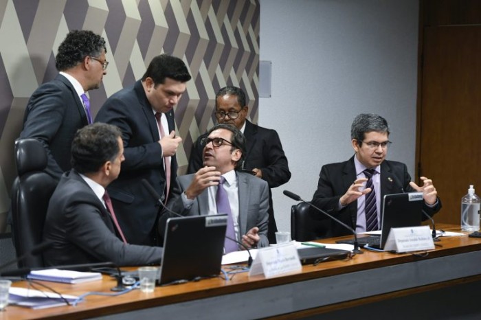 Comissão mista da reestruturação de ministérios suspende reunião sem votar plano de trabalho