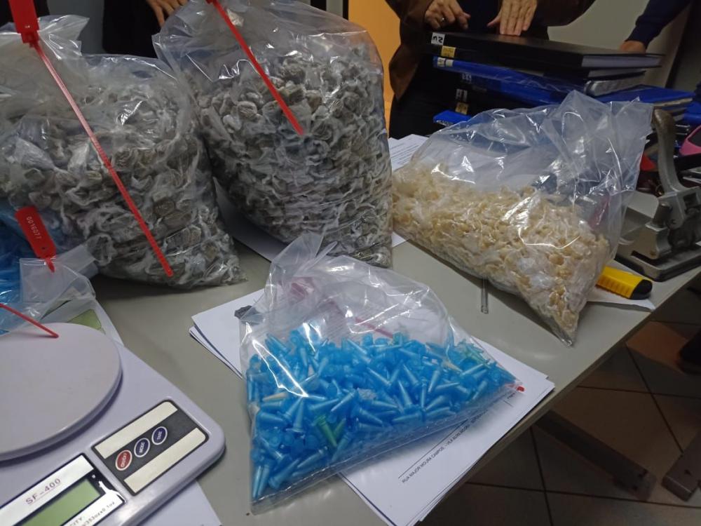 Dise de Botucatu flagra casal com 8 mil porções de drogas;era um 