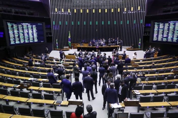 Câmara analisa requerimento de urgência para projeto que muda o estatuto da OAB; acompanhe