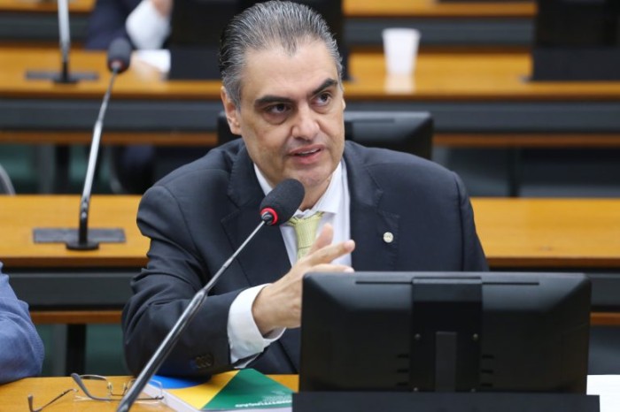 CCJ aprova projeto que estende aos municípios regras de refinanciamento de dívidas dos estados e do DF