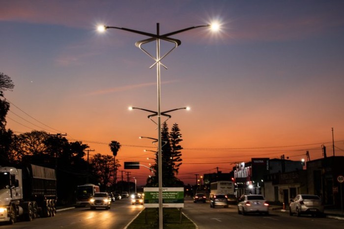 Projeto permite concessão para gerenciar espaços em postes de iluminação