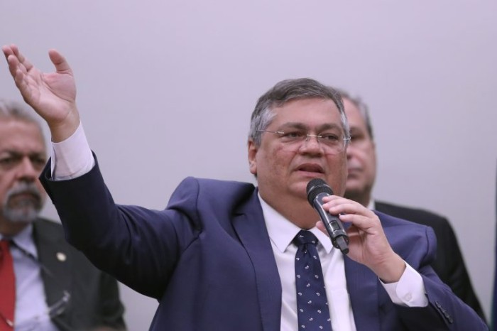 Comissão de Comunicação ouve Flávio Dino sobre regulamentação da internet