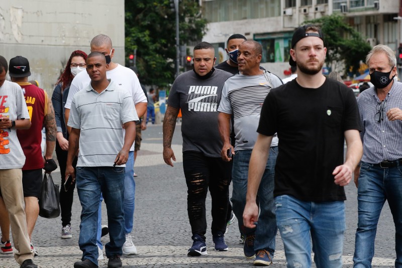 Covid-19: Brasil tem 2,4 mil novos casos e 7 mortes em 24 horas