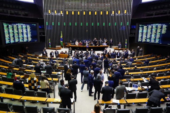 Projeto do arcabouço fiscal está em análise no Plenário; acompanhe
