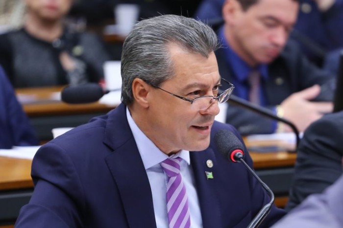 Comissão aprova projeto sobre inclusão de mensagem contra maus-tratos a animais em produtos veterinários