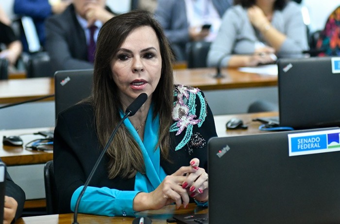 Médico que atuar em cidade carente poderá ter desconto no Fies, aprova CE