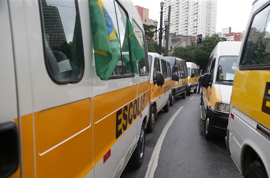 Segue preso motorista acusado de estuprar estudantes; polícia fala em duas vítimas