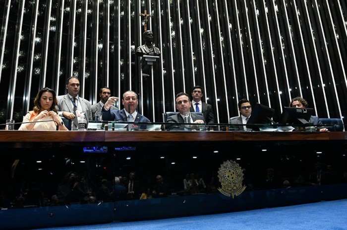 Senado aprova o novo marco fiscal e devolve o texto à Câmara