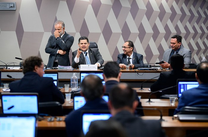 Comissão de Constituição e Justiça avalia nomes para Defensoria, CNMP e CNJ