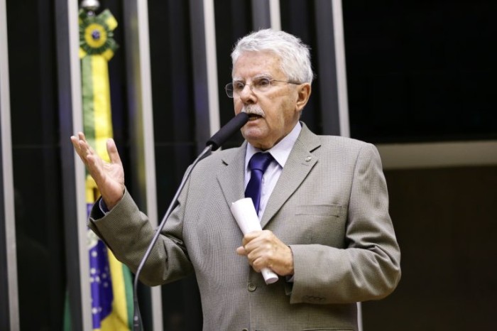 Proposta exige data de validade de fácil leitura nas caixas de remédio