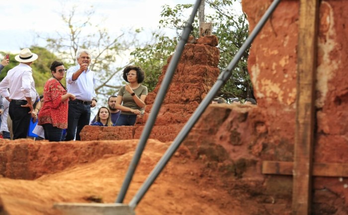 Caiado vistoria musealização das ruínas de Ouro Fino
