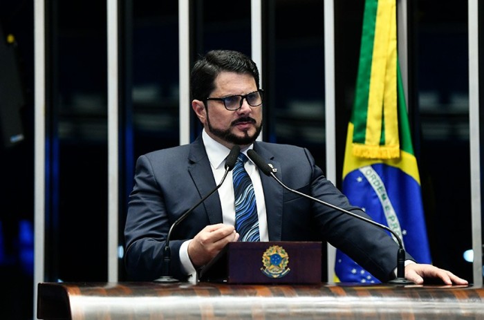 Marcos do Val manifesta preocupação com possível liberação do porte de maconha