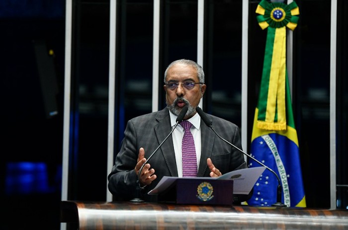 Redução da taxa de juros é um avanço para o país, celebra Paim