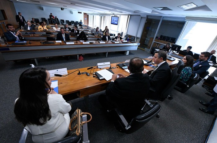 Projeto das fake news é avanço no combate à desinformação, dizem debatedores