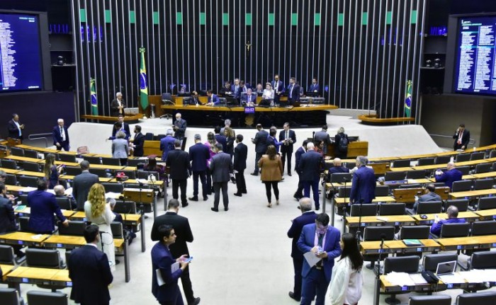Câmara aprova projeto que determina revisão anual de valores pagos a hospitais pelo SUS; acompanhe