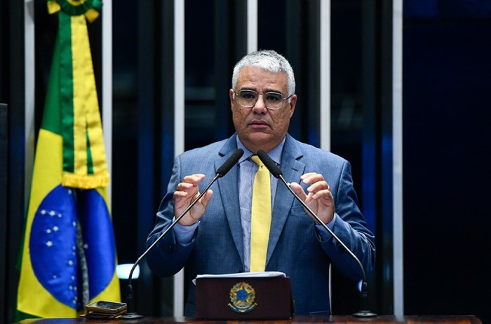 Girão alerta para supostos sinais de 'construção de uma ditadura no Brasil'