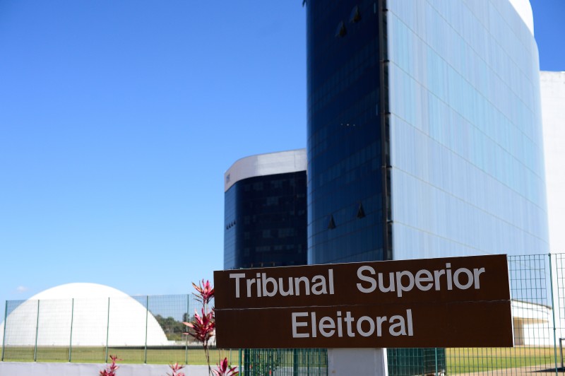 Presidente do TSE se reúne com representantes de centrais sindicais