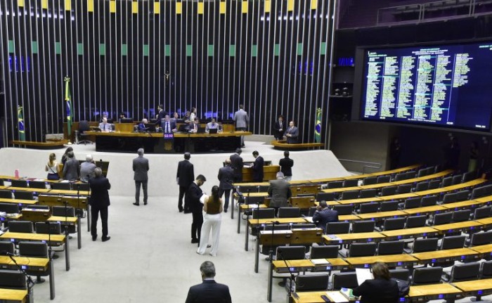 Aprovada urgência para projeto que prevê compensação aos estados por queda de arrecadação no ICMS