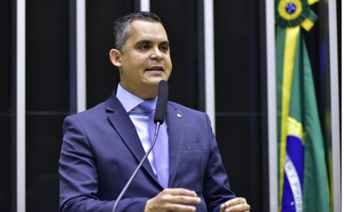 Projeto obriga a União a indenizar vítimas de ataques em escolas