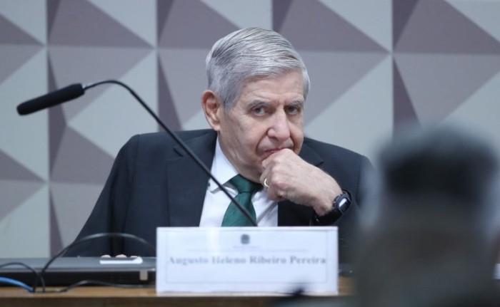 General Heleno diz que não pode falar sobre invasões do 8 de janeiro porque já estava fora do governo