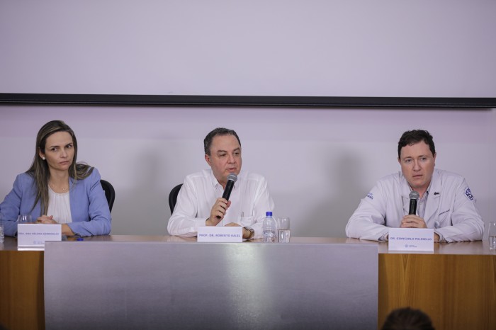 Cirurgia no quadril é bem-sucedida e Lula se recupera em hospital