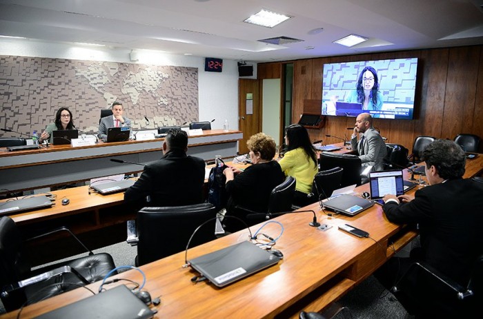 Inteligência Artificial ameaça empregos, aponta debate no Conselho de Comunicação Social