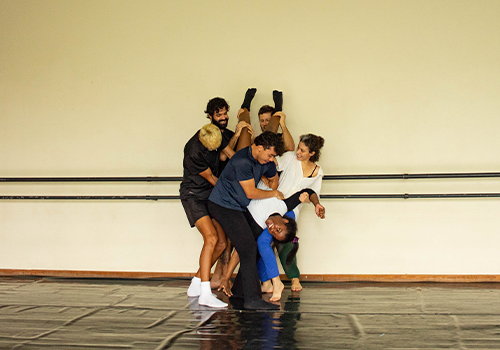 Funarte MG sedia oficina de jogos de improviso em dança