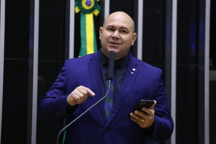 Comissão aprova projeto que possibilita transporte remunerado de passageiros por moto