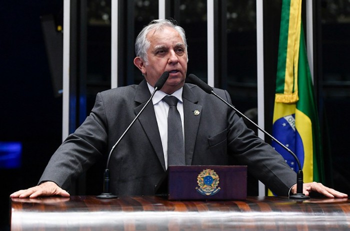 Izalci defende avaliar tamanho do Estado para reforma tributária viável