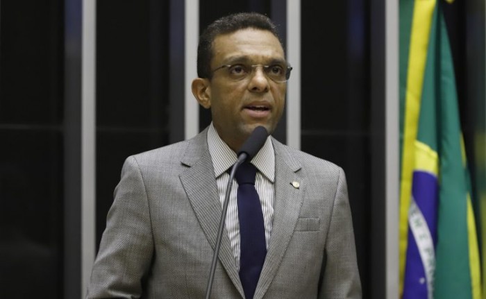 Comissão aprova projeto que torna crime o ato de impedir torcedor de manifestar apoio ao time do coração