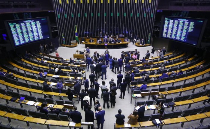 Câmara analisa propostas em Plenário; acompanhe