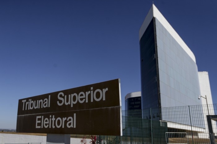 TSE aprova regras para restringir live eleitoral em residência oficial
