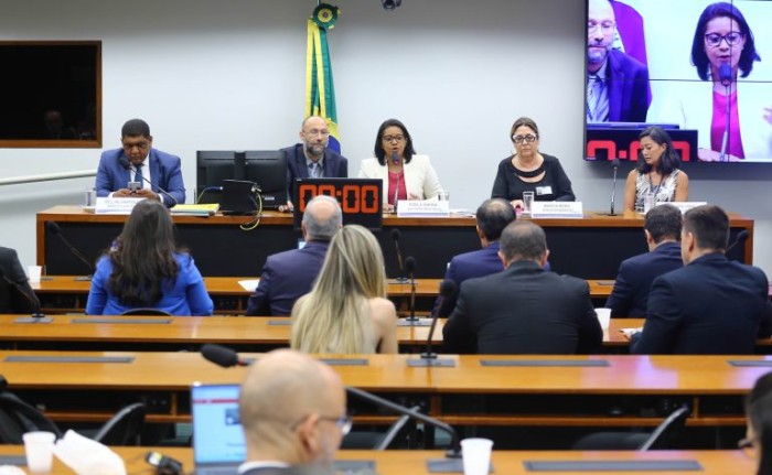 Especialistas alertam sobre situações que facilitam prática de golpes financeiros