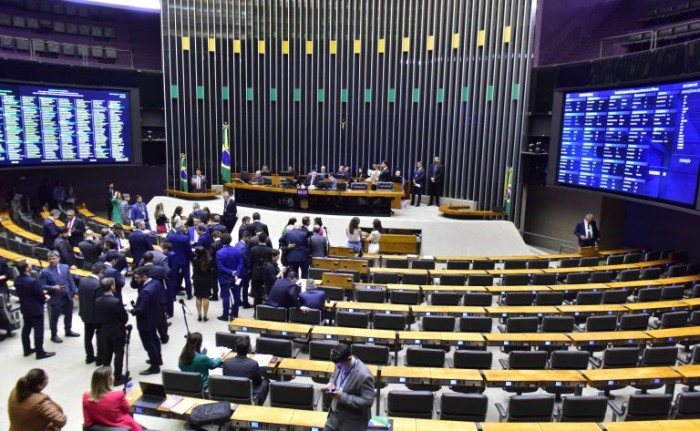 Líderes da Câmara e do Senado adiam votação de vetos para dia 23