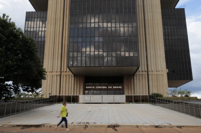Mercado reduz previsão da inflação de 4,63% para 4,59% este ano 