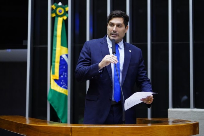 Projeto regulamenta publicidade de apostas esportivas na internet