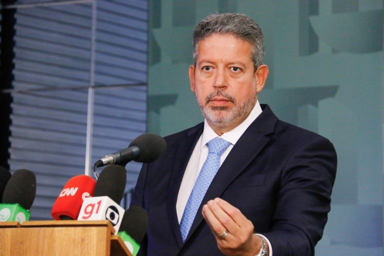 Lira quer votar projeto com regras mais rígidas para institutos de pesquisa na próxima semana