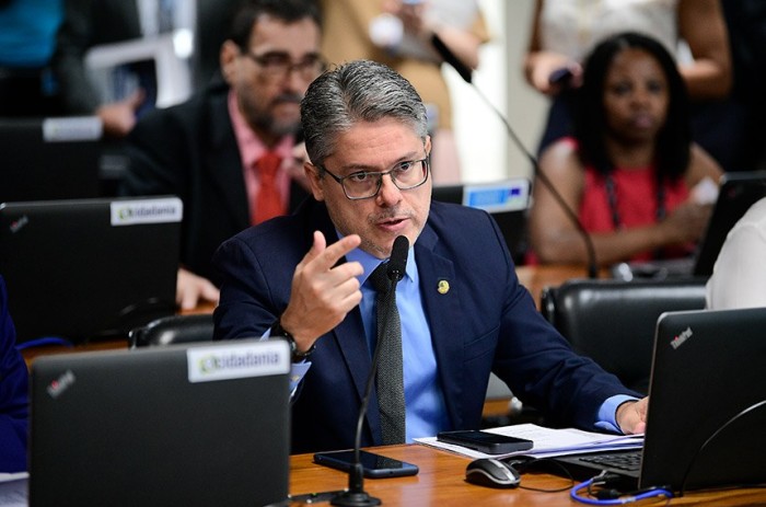 CAE aprova taxação de fundos exclusivos e investimentos offshore