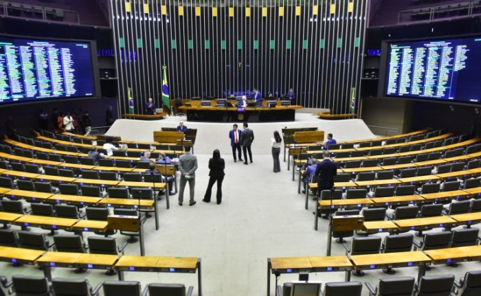 Câmara pode votar projeto sobre atendimento de pacientes renais crônicos em trânsito