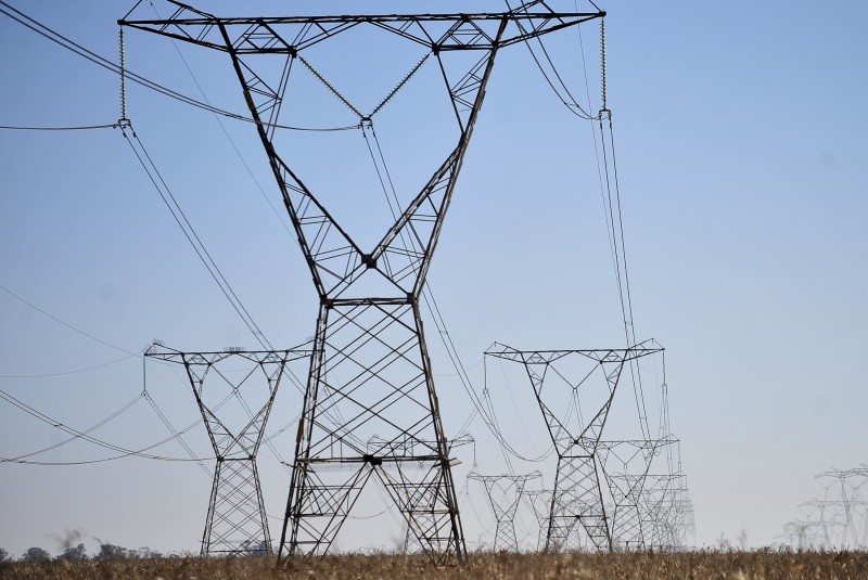 Leilão de energia movimenta R$ 6,5 bilhões
