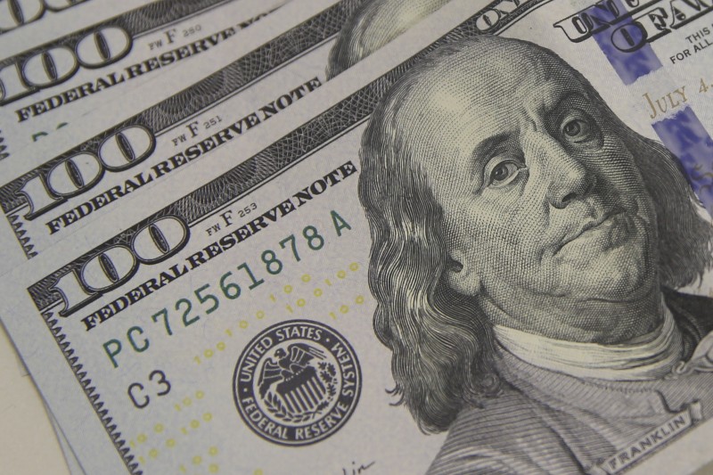 Dólar cai para R$ 5,21 e atinge menor valor em 10 dias