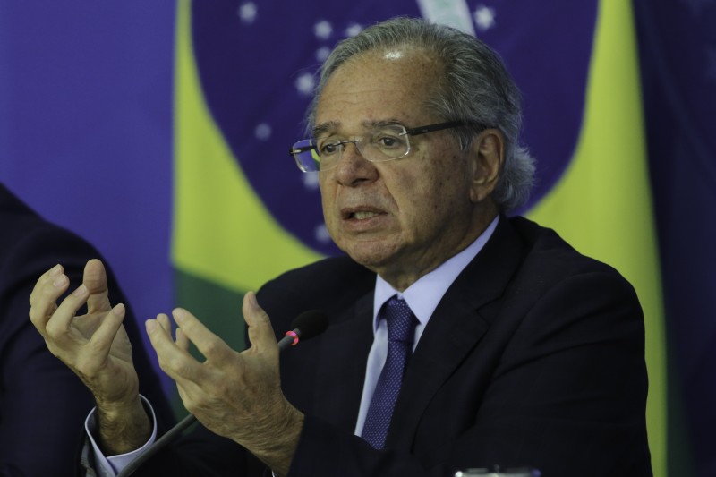 Ministro nega fim de dedução de saúde e educação no imposto de renda