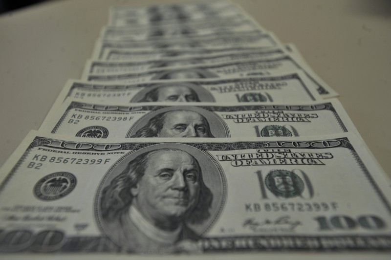 Dólar cai para R$ 5,16 um dia após segundo turno das eleições