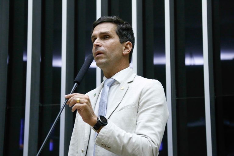 Comissão aprova participação de associação médica na análise de novas tecnologias no SUS